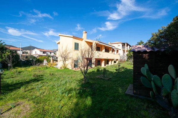 casa indipendente in vendita ad Olbia in zona Pittulongu