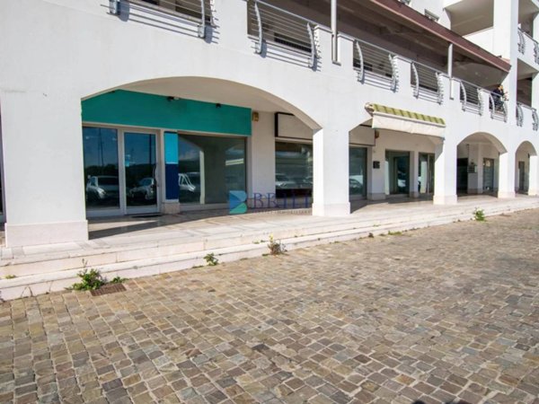 negozio in vendita ad Olbia in zona Aldo Moro