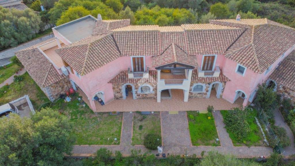 appartamento in vendita ad Olbia in zona Pittulongu
