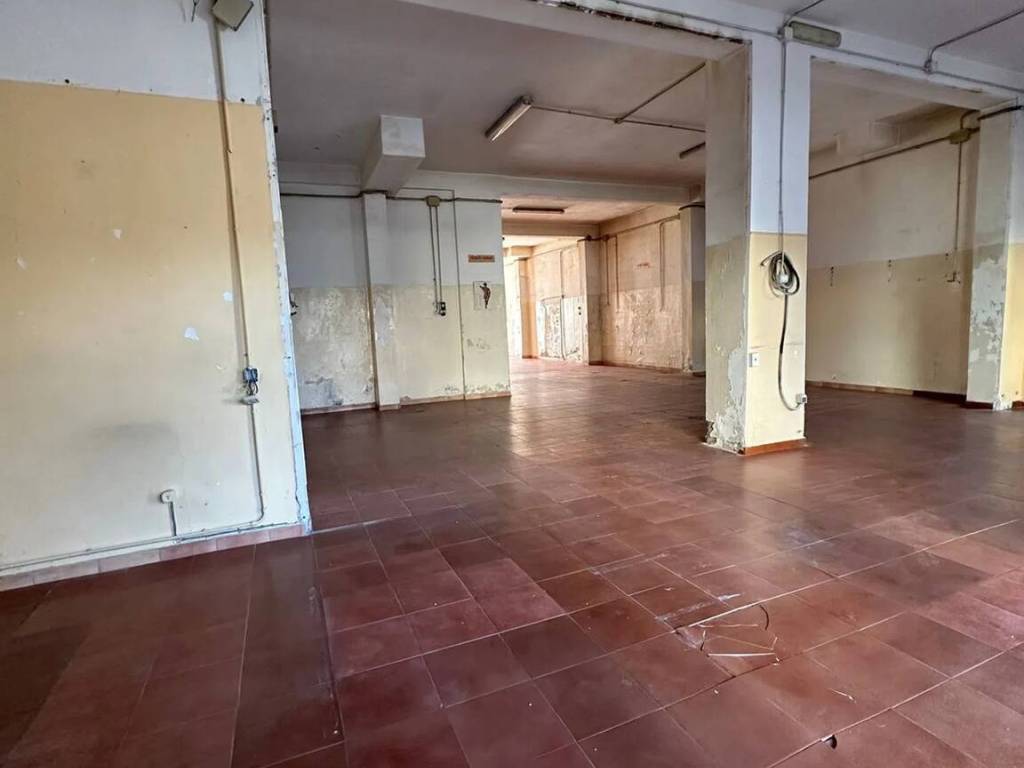 negozio in vendita ad Olbia in zona Vittorio Veneto