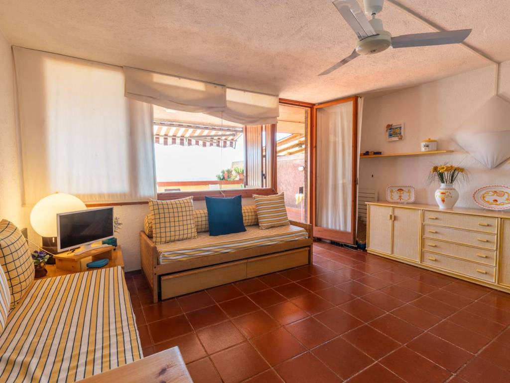 appartamento in vendita ad Olbia in zona Cugnana