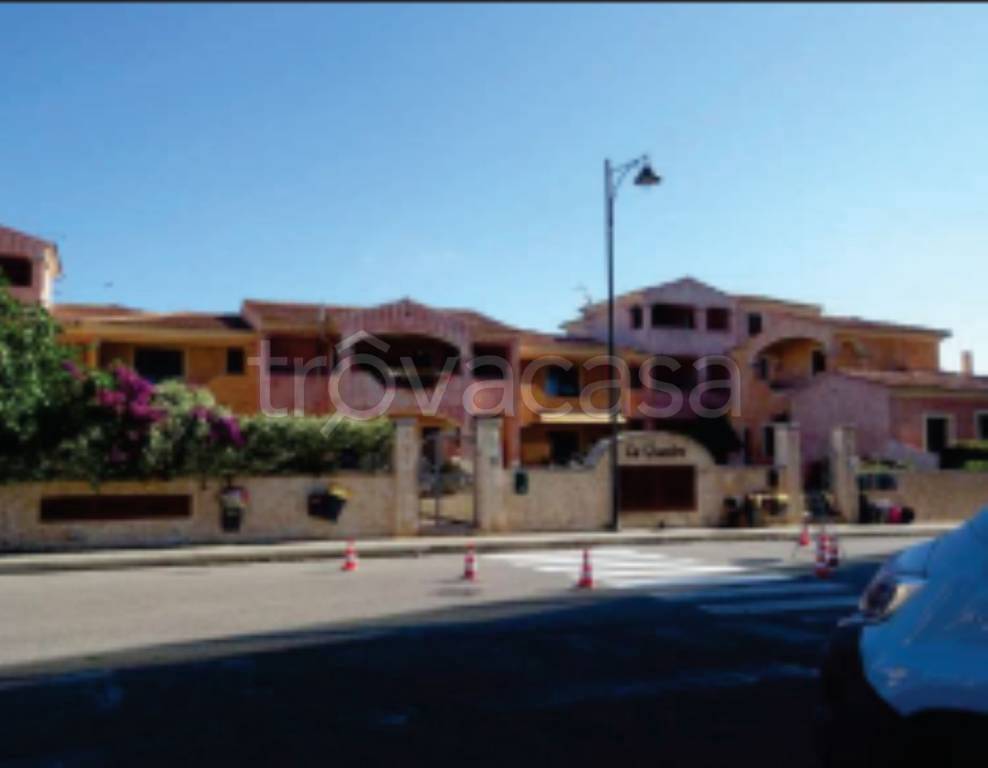 locale di sgombero in vendita ad Olbia