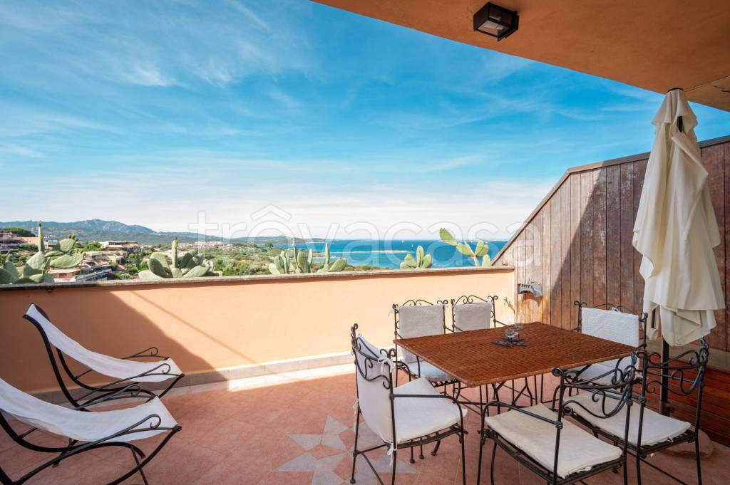 appartamento in vendita ad Olbia in zona Portisco