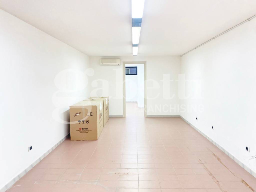 locale commerciale in vendita ad Olbia in zona Osseddu