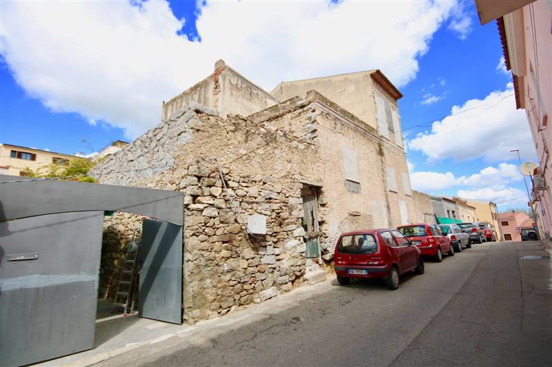 casa indipendente in vendita ad Olbia in zona Centro Storico