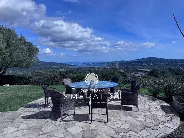 casa indipendente in vendita ad Olbia in zona Cugnana