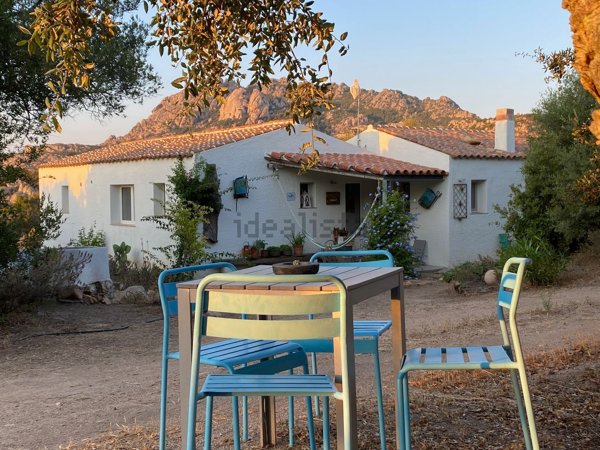 casa indipendente in vendita ad Olbia in zona San Pantaleo