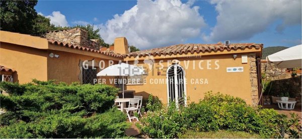 casa indipendente in vendita ad Olbia in zona Milmeggiu