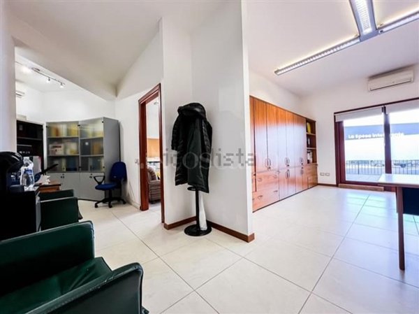 ufficio in vendita ad Olbia in zona Baratta