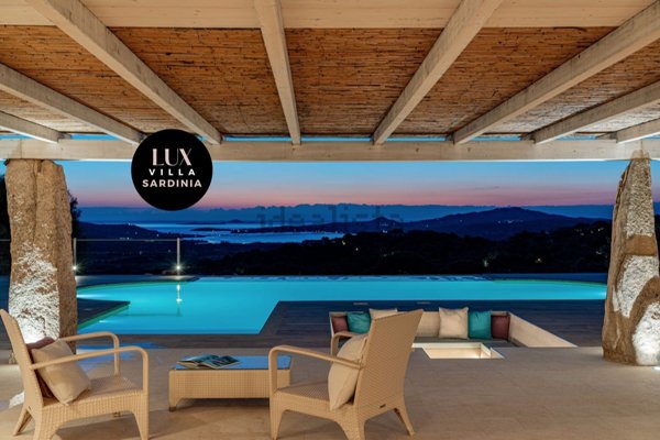 casa indipendente in vendita ad Olbia in zona Cugnana