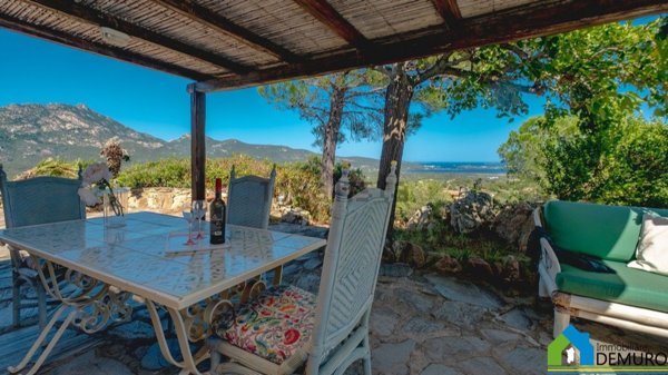 casa indipendente in vendita ad Olbia in zona Cugnana