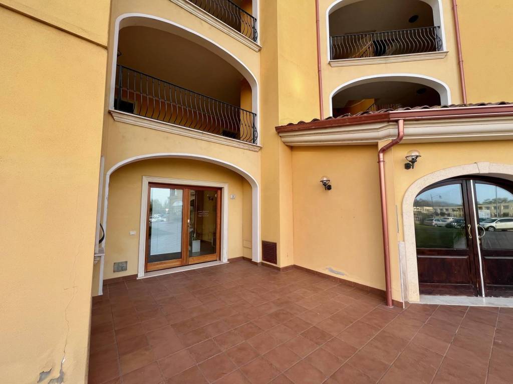 negozio in vendita ad Olbia in zona Baratta