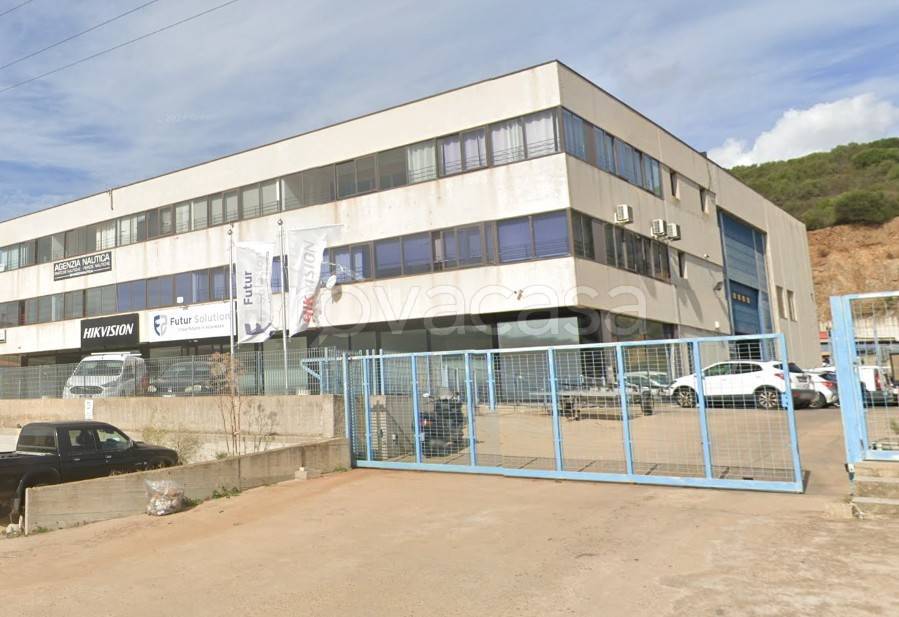 locale commerciale in vendita ad Olbia