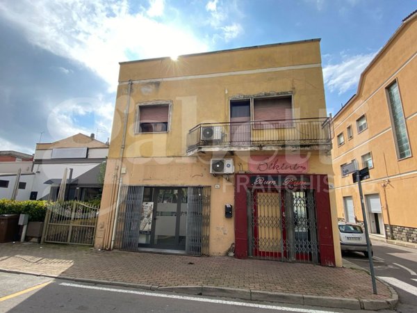 negozio in vendita ad Olbia in zona Vittorio Veneto