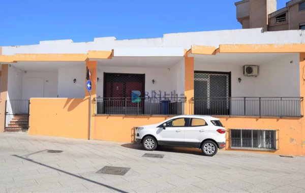 locale commerciale in vendita ad Olbia