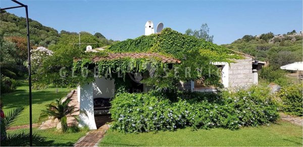 casa indipendente in vendita ad Olbia in zona Cugnana