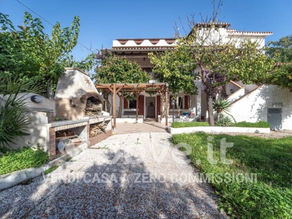 casa indipendente in vendita ad Olbia in zona Pittulongu