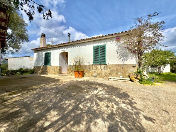 casa indipendente in vendita ad Olbia in zona Rudalza