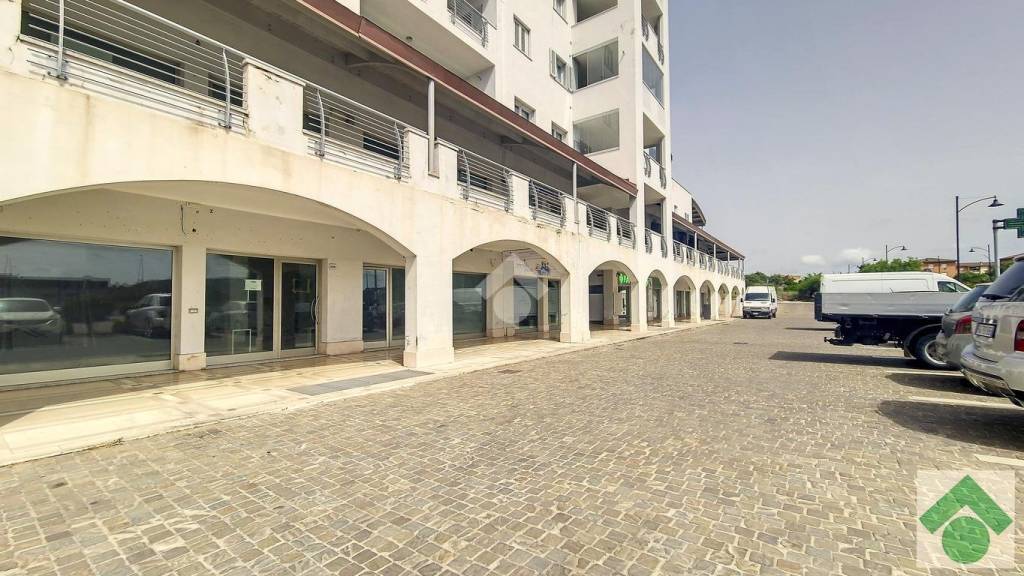 negozio in vendita ad Olbia in zona Aldo Moro