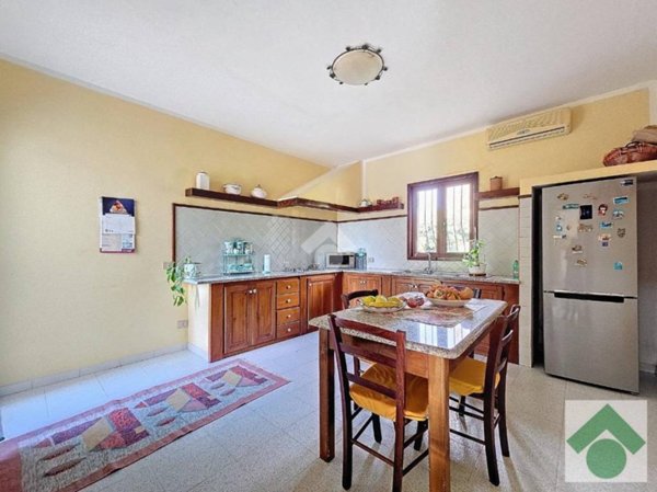 casa indipendente in vendita ad Olbia in zona Barcellona