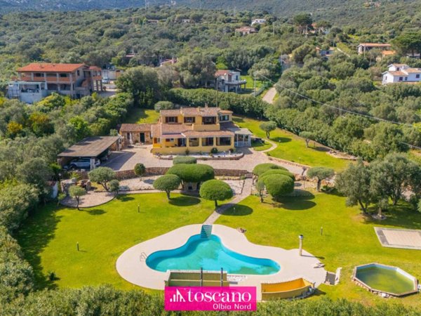 casa indipendente in vendita ad Olbia in zona Cugnana