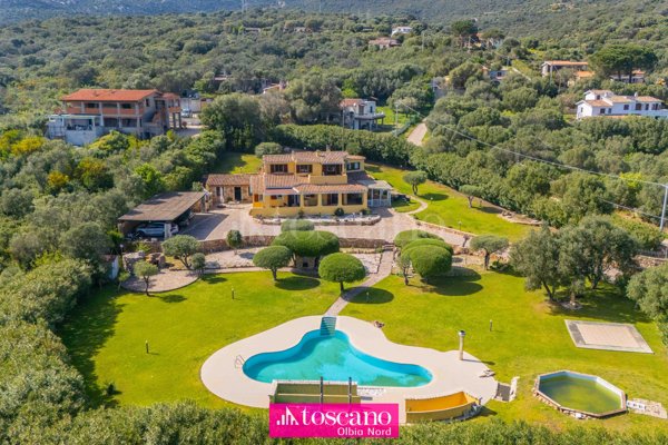casa indipendente in vendita ad Olbia in zona Cugnana