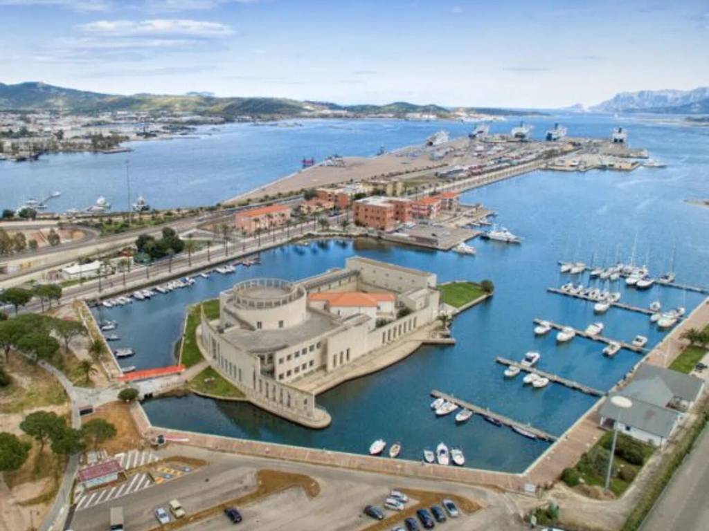 negozio in vendita ad Olbia in zona Centro Storico