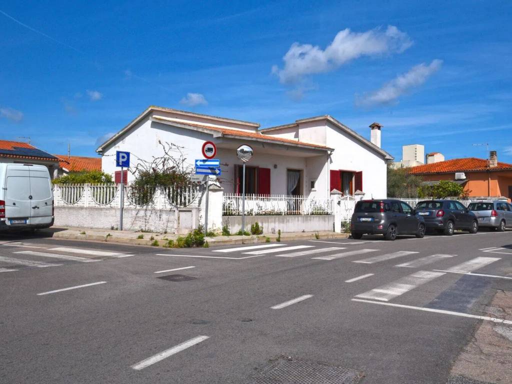 casa indipendente in vendita ad Olbia in zona Barcellona