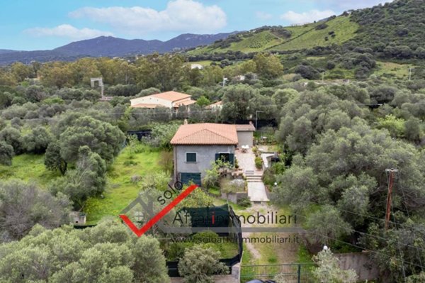 casa indipendente in vendita ad Olbia in zona Marinella