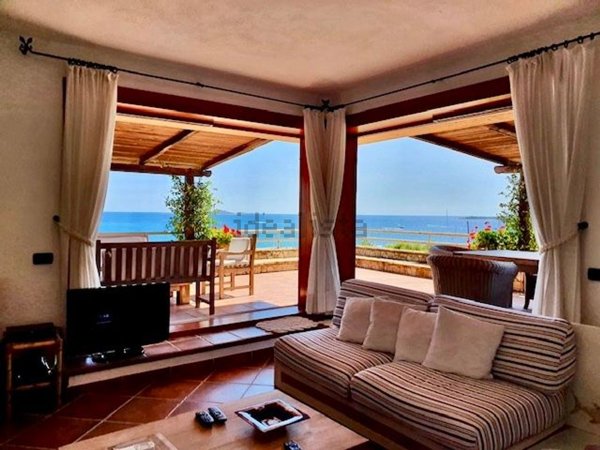 appartamento in vendita ad Olbia in zona Cugnana
