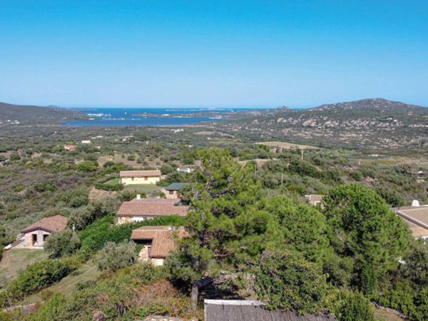casa indipendente in vendita ad Olbia in zona Cugnana