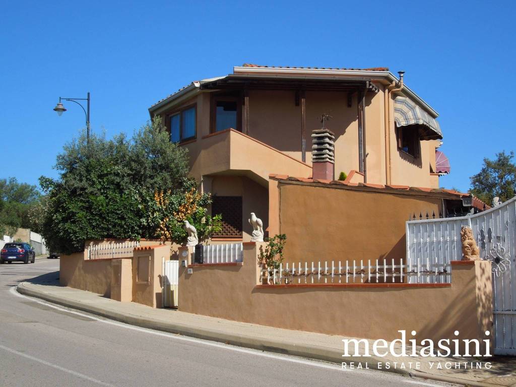 casa indipendente in vendita ad Olbia in zona Aldo Moro