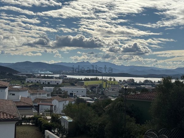 appartamento in vendita ad Olbia in zona Pittulongu