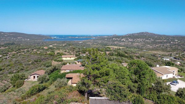 casa indipendente in vendita ad Olbia in zona Cugnana