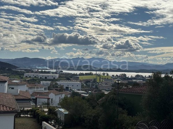 appartamento in vendita ad Olbia in zona Pittulongu