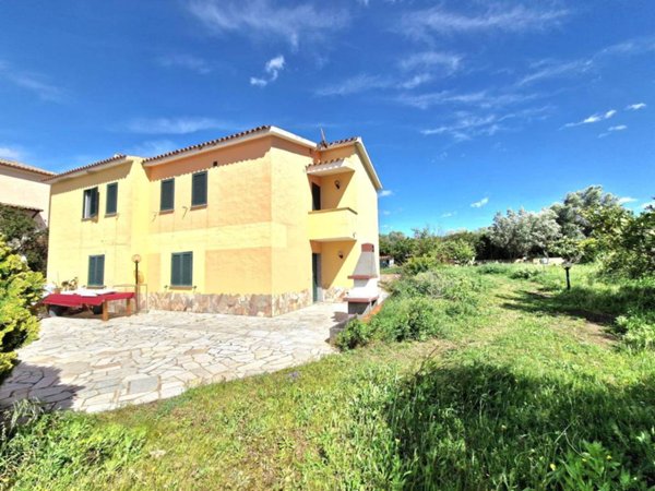 casa indipendente in vendita ad Olbia in zona Pittulongu