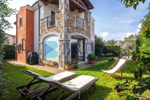 casa indipendente in vendita ad Olbia in zona Pittulongu