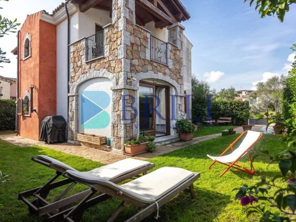 casa indipendente in vendita ad Olbia in zona Pittulongu