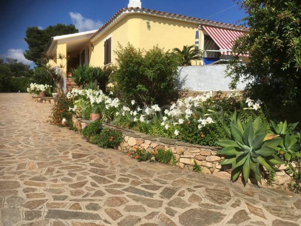 casa indipendente in vendita ad Olbia in zona Rudalza