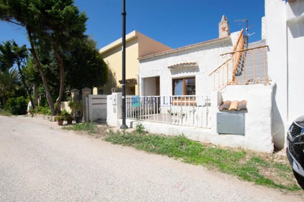 casa indipendente in vendita ad Olbia in zona Pittulongu