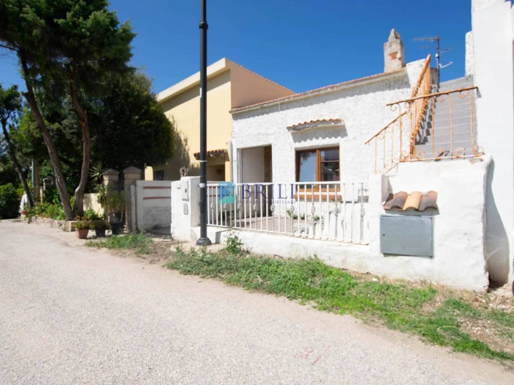 casa indipendente in vendita ad Olbia in zona Pittulongu