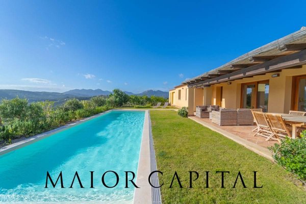 casa indipendente in vendita ad Olbia in zona Cugnana