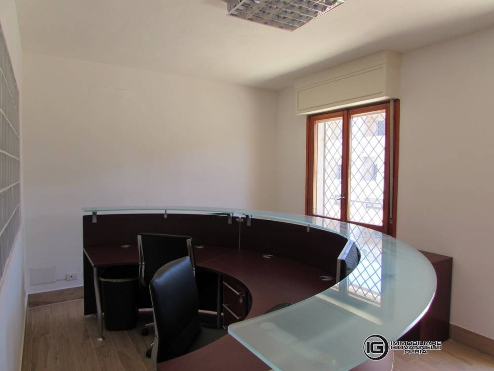 ufficio in vendita ad Olbia in zona Osseddu