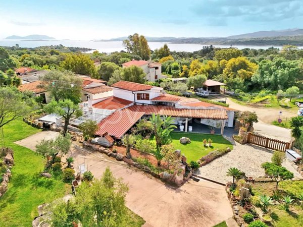 casa indipendente in vendita ad Olbia in zona Porto Istana