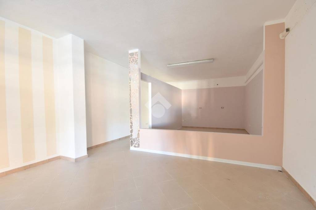 negozio in vendita ad Olbia