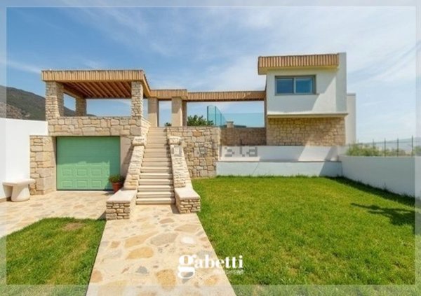casa indipendente in vendita ad Olbia in zona Rudalza