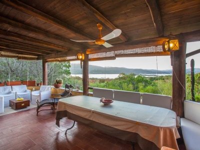 casa indipendente in vendita ad Olbia in zona Cugnana