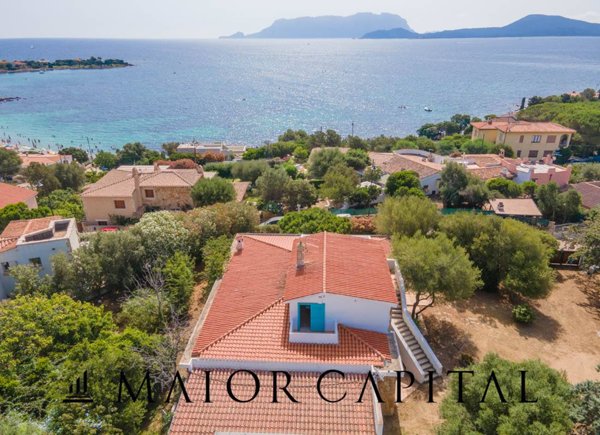 casa indipendente in vendita ad Olbia in zona Pittulongu