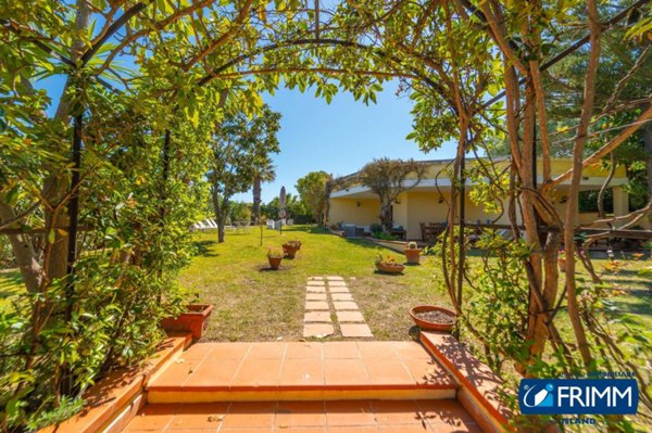 casa indipendente in vendita ad Olbia in zona Pittulongu