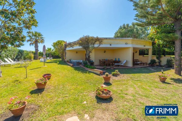 casa indipendente in vendita ad Olbia in zona Pittulongu